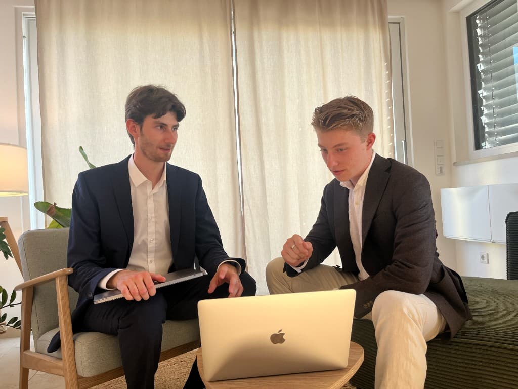 Noah Böker und Nikolai Tiemann – Team von Transparify bei der Arbeit